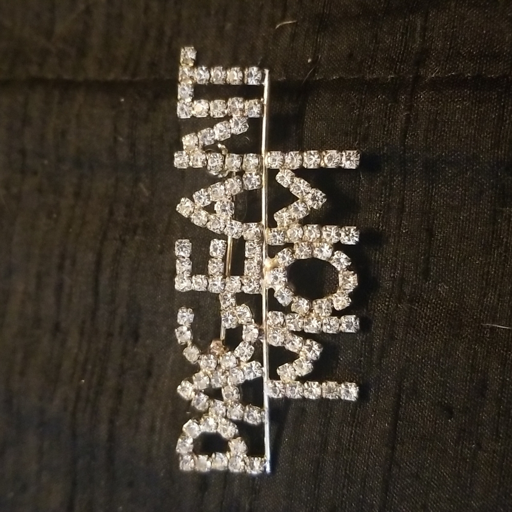 "Pageant Mom" rhinestone brooch. (AL-30)